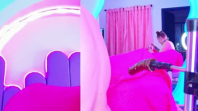 NathaxaLeans live XXX chat