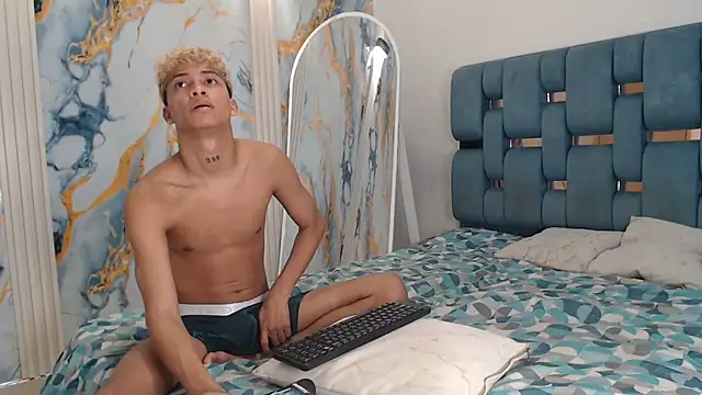 GOLD_BOYS Show in webcam