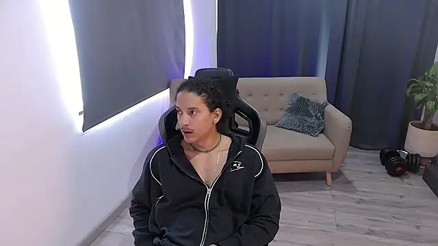 Liam_V Adlı Modelin Canlı XXX Sohbeti