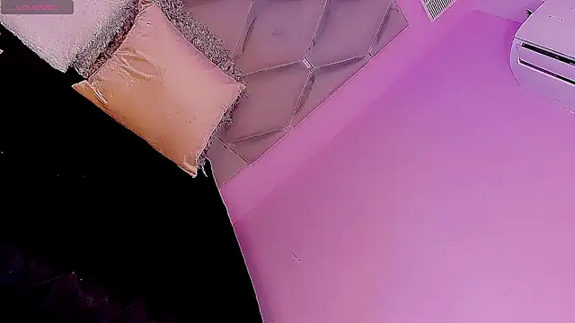 Pertunjukan Kamera Web Daniiela_Ember