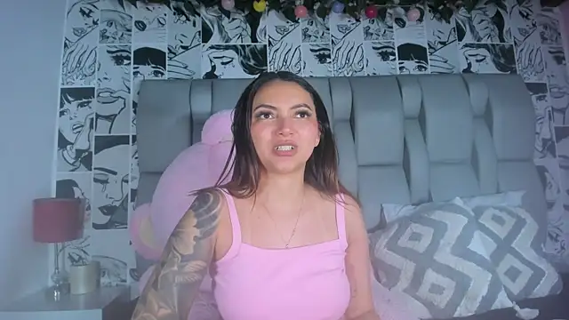 LucyRosse Adlı Modelin Canlı XXX Sohbeti