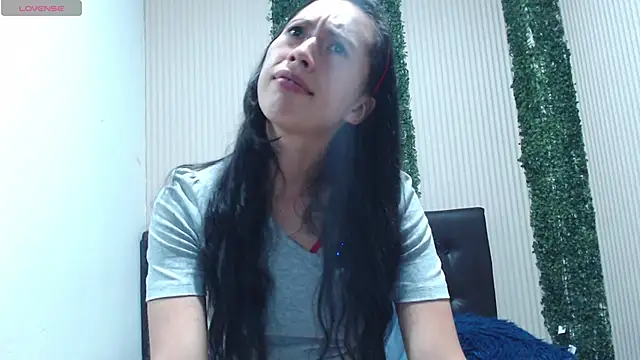 kimberlypink_ Adlı Modelin Canlı XXX Sohbeti