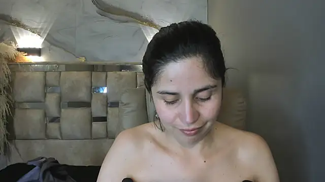 Cata_black লাইভ XXX চ্যাট