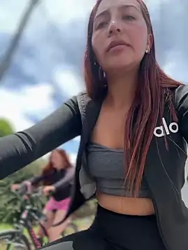 Queen_Scatlett: διαδικτυακό σόου στην κάμερα