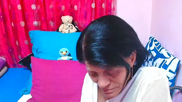 SLUTTYROXY 现场XXX聊天