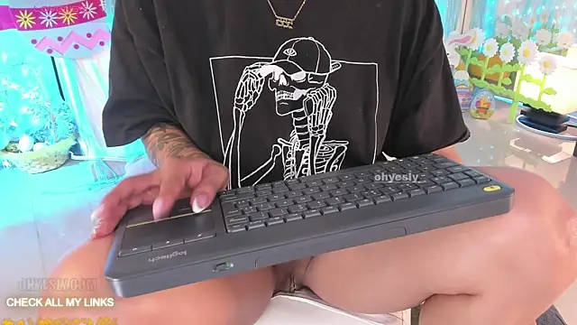 ohyesly_ Live XXX Chat