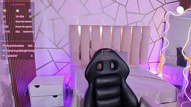 Show modela CYRUS_TAY na web-kameri