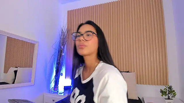 Chat +18 de GenesisRuiz ao vivo