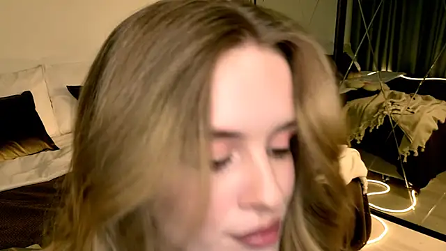 Chat XXX en directo de RozzitaBedberry