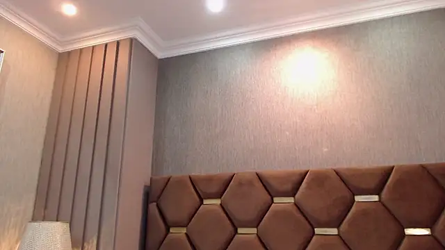 ThaniaJones' Live XXX Chat