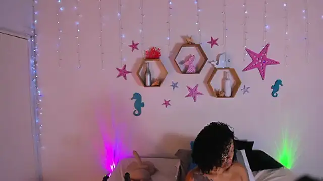 Pertunjukan Kamera Web Tanissha_curly