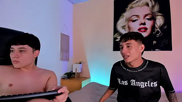 Chat XXX Live HotThreesoome