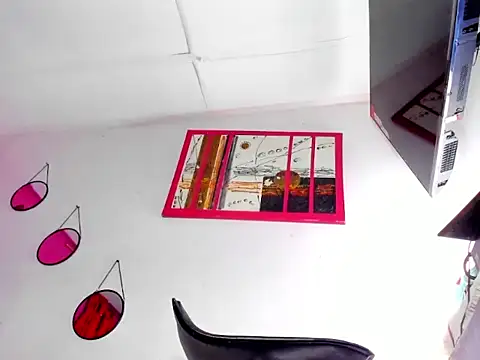 luisahotsx: διαδικτυακό σόου στην κάμερα