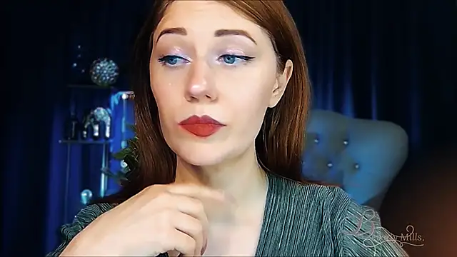 MissBeverlyMills' Live Sex Cam Show