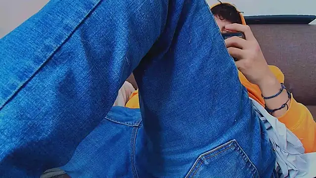 thomas_gun: διαδικτυακό σόου στην κάμερα