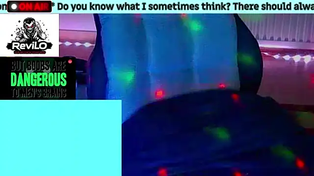 RevilO1180 Adlı Modelin Web Kamerası Şovu