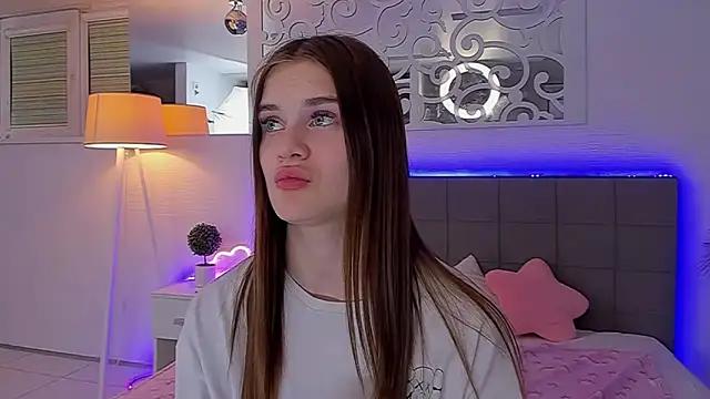 LuisaClover Adlı Modelin Canlı XXX Sohbeti