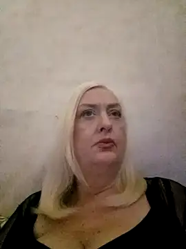 Julia20X: διαδικτυακό σόου στην κάμερα