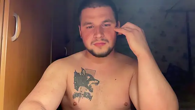 chiraq1945: διαδικτυακό σόου στην κάμερα