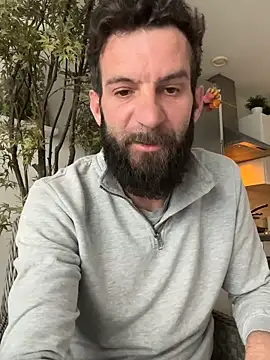 Show modela Michel_huge na web-kameri