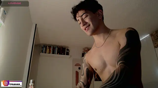 ivaaaan_: διαδικτυακό σόου στην κάμερα