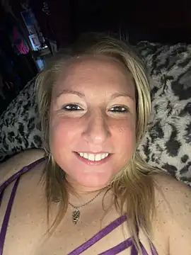 sweetkacibaby élő XXX-chatje