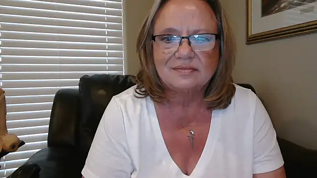 BustyAnnie's Live XXX Chat