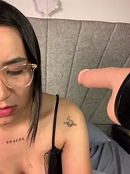 Val12777のライブXXXチャット