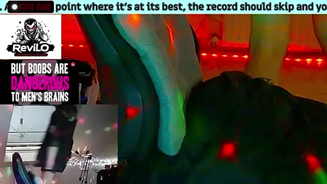 Show modela RevilO1180 na web-kameri