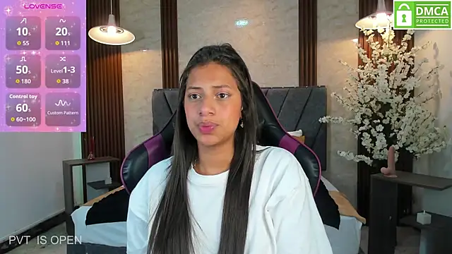 Atiena_'s Webcam Show