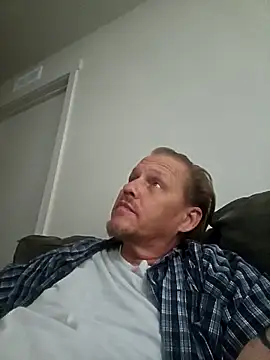 yourMasterisBored live XXX chat