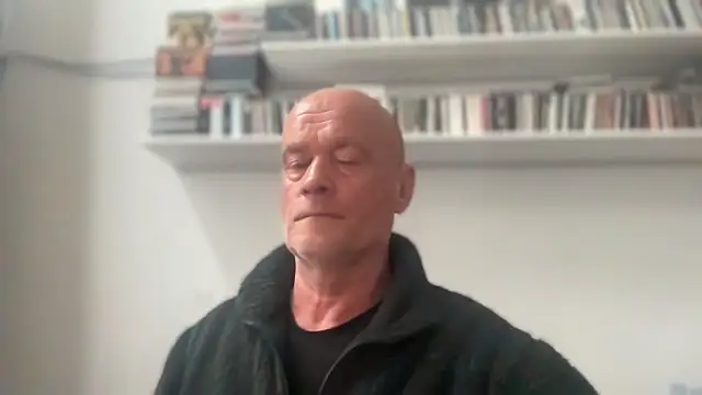 Show modela pletsje na web-kameri