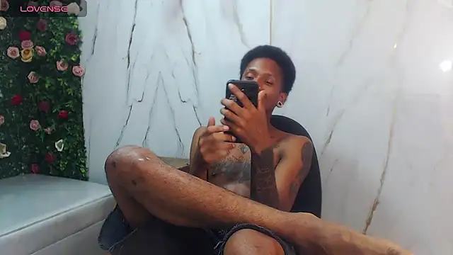 ManSant লাইভ XXX চ্যাট