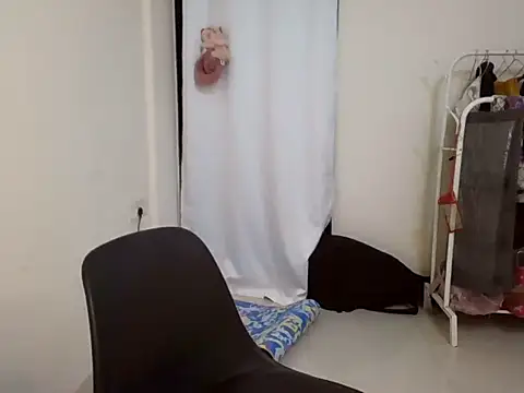 MakeMeCumAhh: онлайн-секс-чат