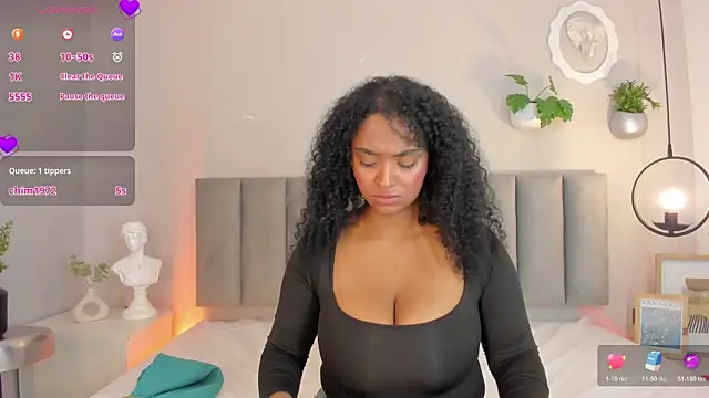 Tina_curlyのライブXXXチャット