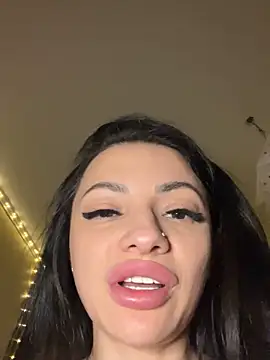 Layana_Ro Adlı Modelin Canlı XXX Sohbeti