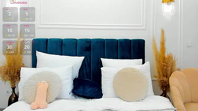 MonaRicci: онлайн-секс-чат