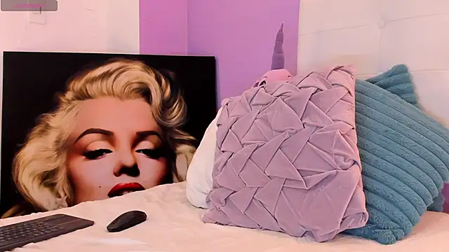 Charlotte11-11 Adlı Modelin Canlı XXX Sohbeti