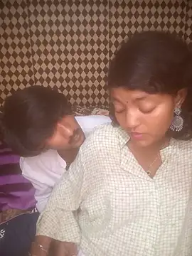 แชท XXX สดของ Freakingromance