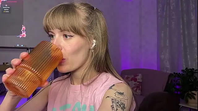 แชท XXX สดของ RosaMoore