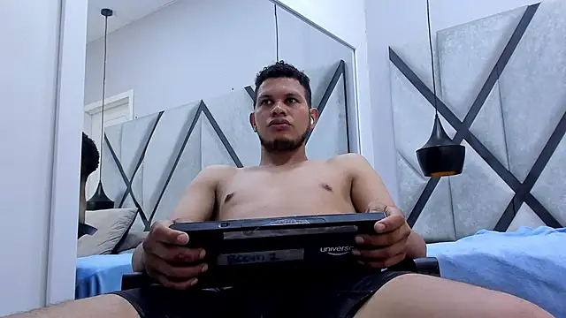 Chat +18 de NohaBrooks ao vivo