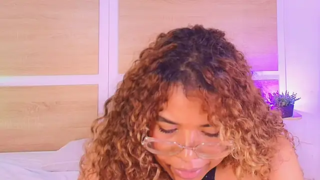 Your_big_ebony_goddness' Live XXX Chat