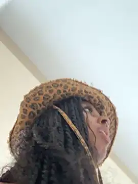 Your_Paris' Live Sex Cam Show