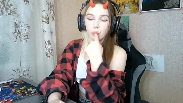 MilaTyan's Live XXX Chat