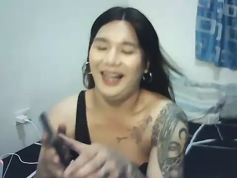 Show modela xNaughtymilesx na web-kameri