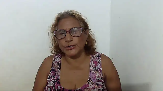 charrysexy1 Adlı Modelin Canlı XXX Sohbeti