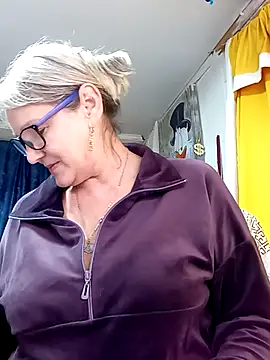 irinamaux élő XXX-chatje