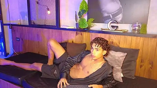 AlanCutee's Live XXX Chat