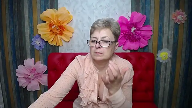 EmiliaGree's Live XXX Chat