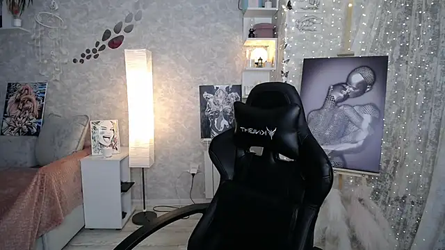 NickyAdamidi: онлайн-секс-чат